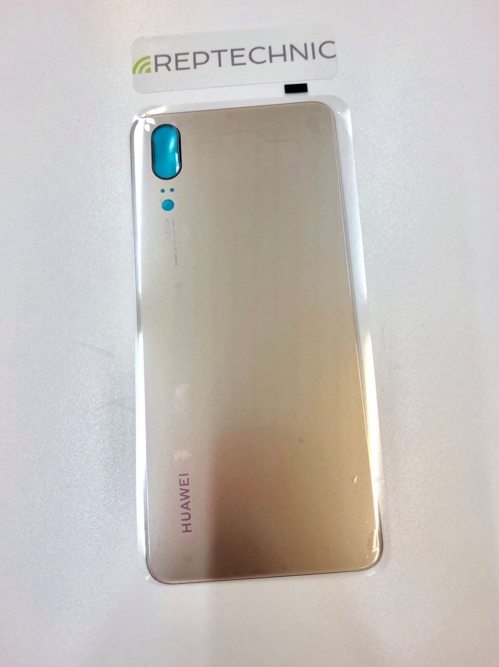 Huawei Telefoni cellulari / Smartphones: Huawei P20 Akkudeckel Gold – Nuovo e nell'imballaggio originale da bern venduto da reptechnic
