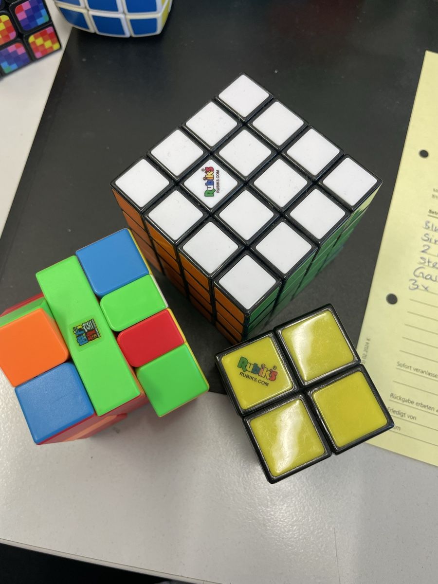 Spiele: 3 Rubiks Cube – Gebraucht aus Wattwil von Weinachtsmann