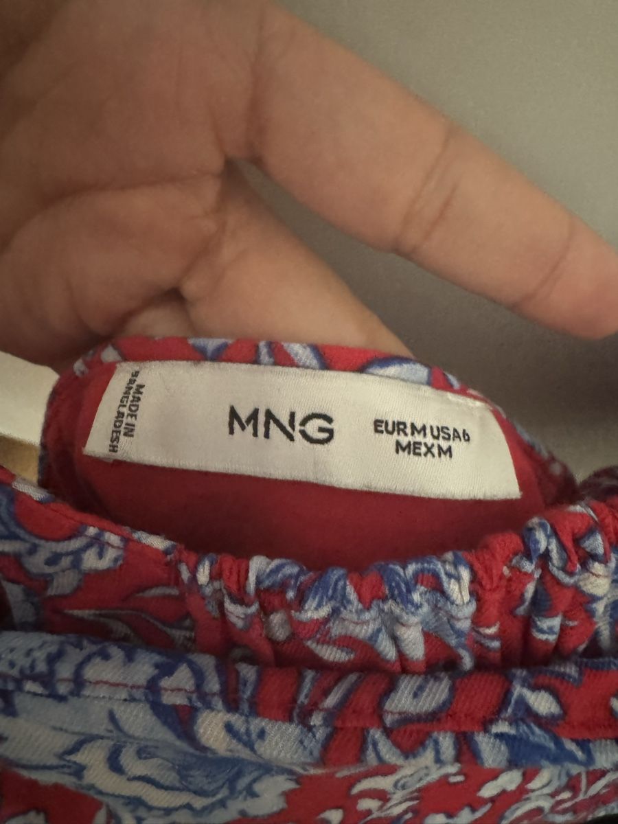 Mango Kleider: Robe mini Mango rouge à fleurs bleues – Neu (gemäss Beschreibung) aus Meyrin von mai_pl7s 2