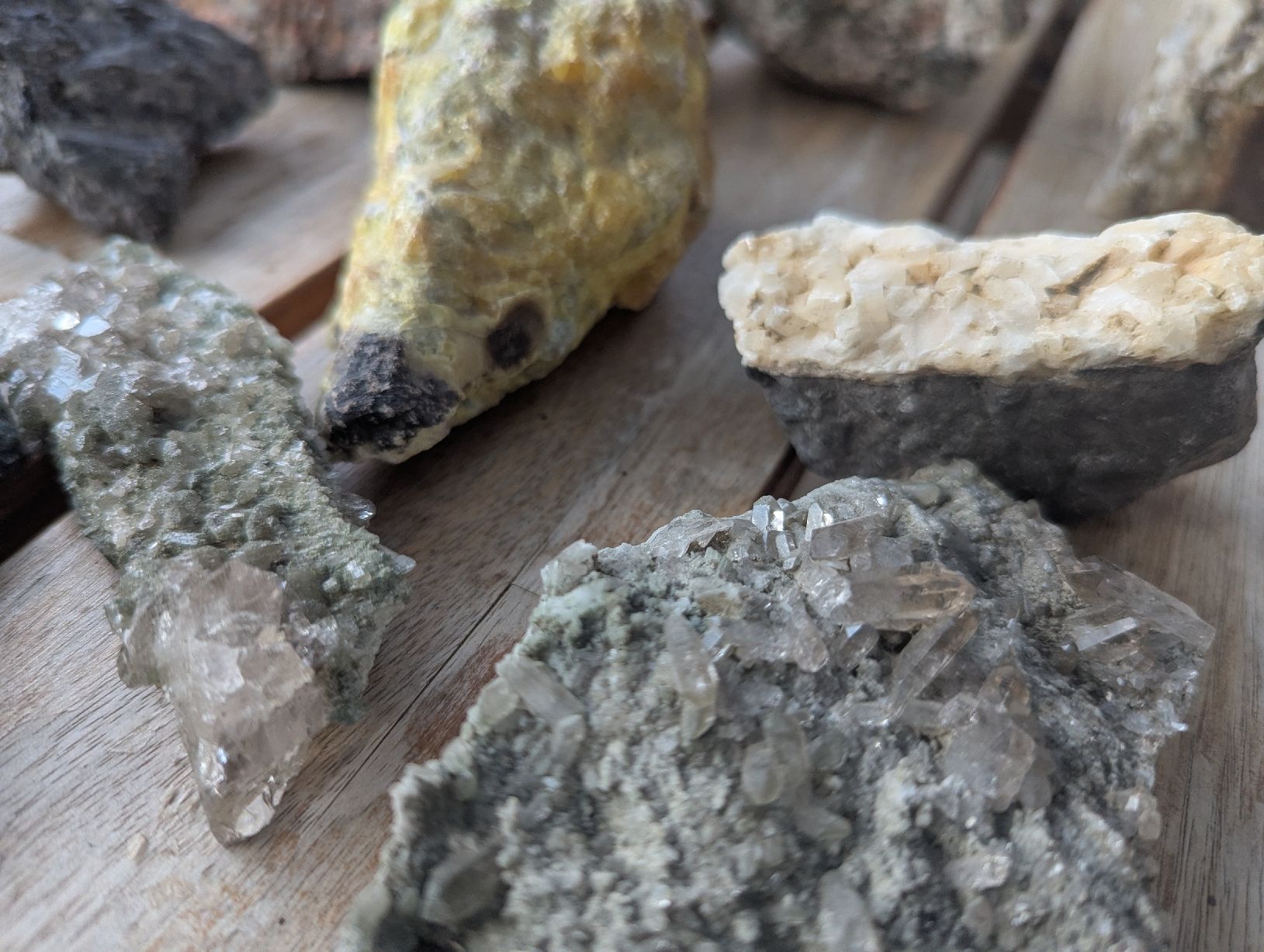 Mineralien & Heilsteine: Steine und Kristalle  – Gebraucht aus Hofstetten ZH von Raiona 2