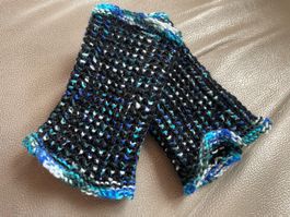 HANDGESTRICKTE PULSWÄRMER / HANDSTULPEN AUS WOLLE