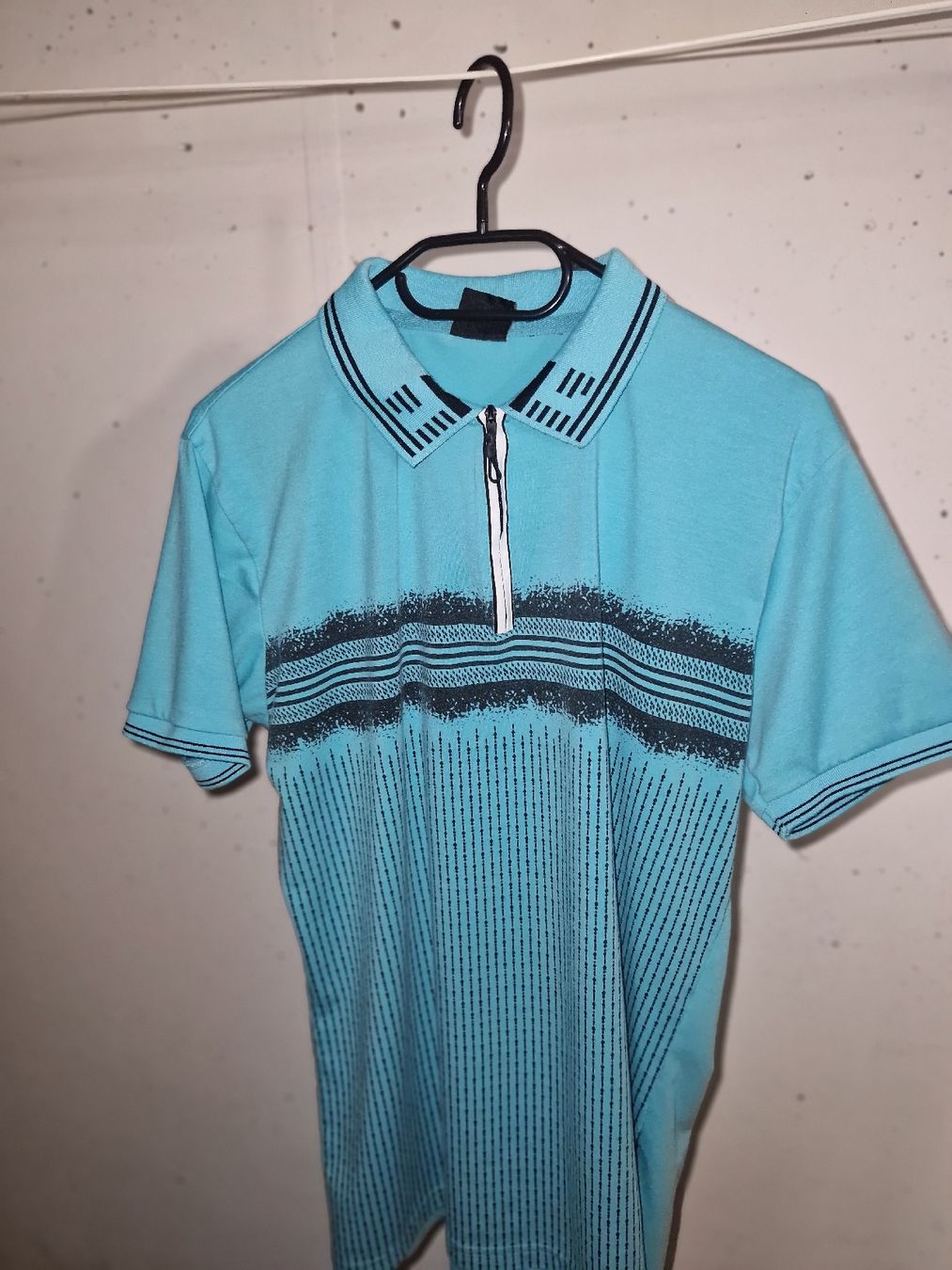 Magliette Polo: British Denim Zip-Polohemd, Gr. M, neuwertig, hellblau – Nuovo (secondo la descrizione) da Berikon venduto da Wiederverwender2024 1