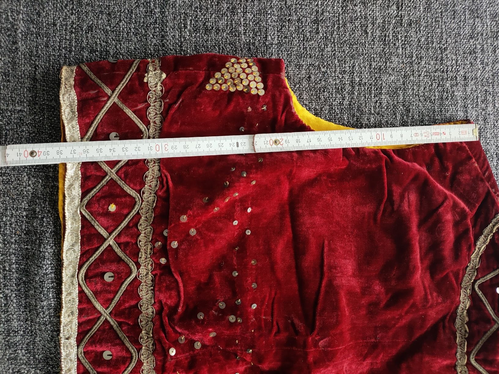 Costumi: Vintage Samtweste, Grösse M, rot/gold - – Usato da Gipf-Oberfrick venduto da minini 5