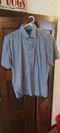 Chemise Volcom taille M, parfait pour l'été! Excellent état
