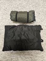 Zwei selbst aufblasbare Schlafkissen