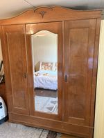 antiker Schrank gesteckt ab 1.-  praktisch zum zügeln