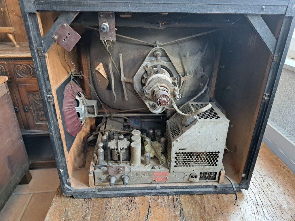 Philips Televisori: Vintage Philips Röhrenfernseher (Deko / Bastlerobjekt) – Usato da Flums venduto da Flumsantik 4