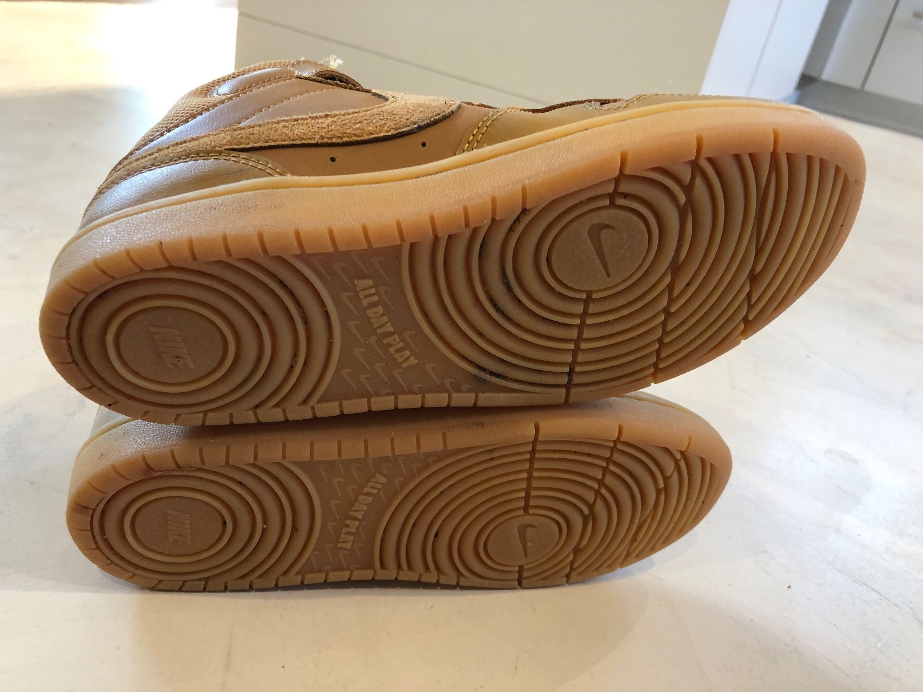 Nike Scarpe da uomo: Nike Sneakers Gr. 35 – Usato da Sarmenstorf venduto da Contendra 4
