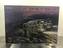 MODELCOLLECT SOVIET ARMY MAZ 7911 HEAVY TRUCK 1:72