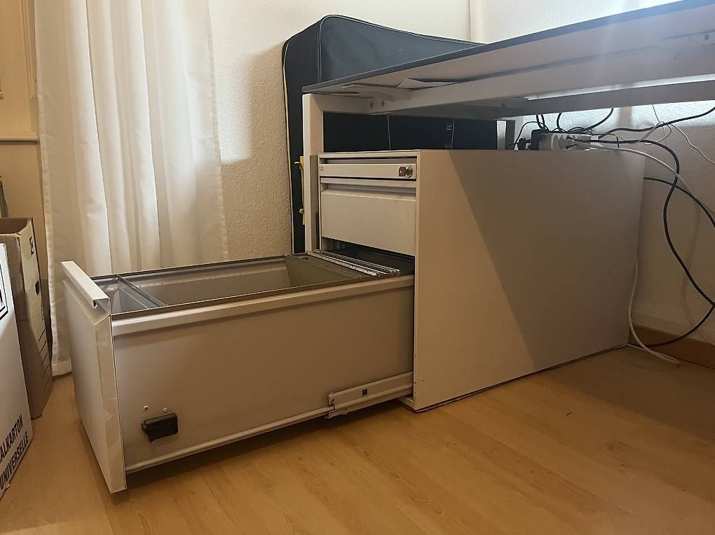 Lista Schreibtische: Lista Office Unterstellkorpus – Gebraucht aus Luzern von ELIAS1A 2
