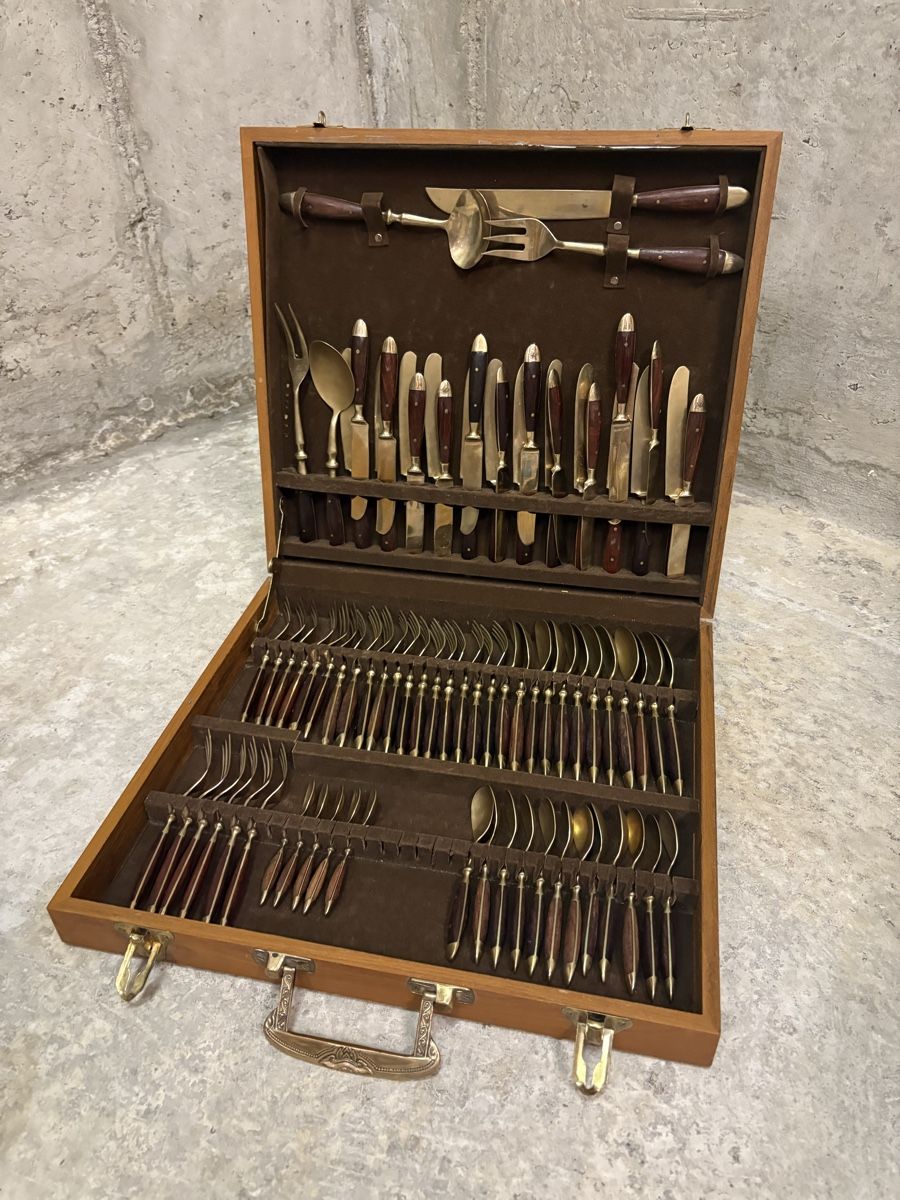 Set di posate: Besteck-Set in Koffer Messing und Holz – Usato da Bern venduto da Pet-zi