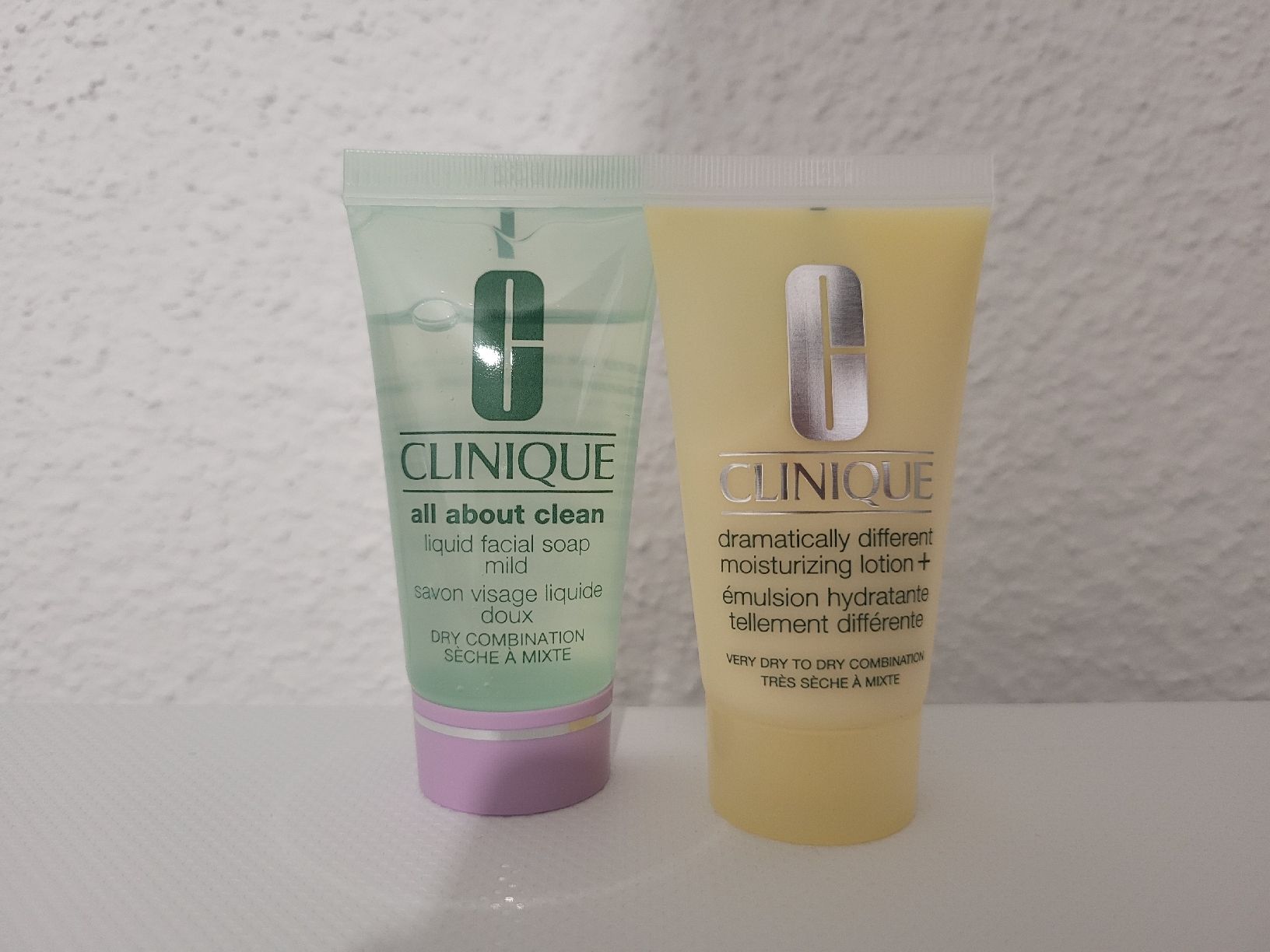 Clinique Cura del viso: Clinique Set Dramatically Different Moisturizig Lotion Seife – Nuovo e nell'imballaggio originale da Nänikon venduto da Skin-Beauty