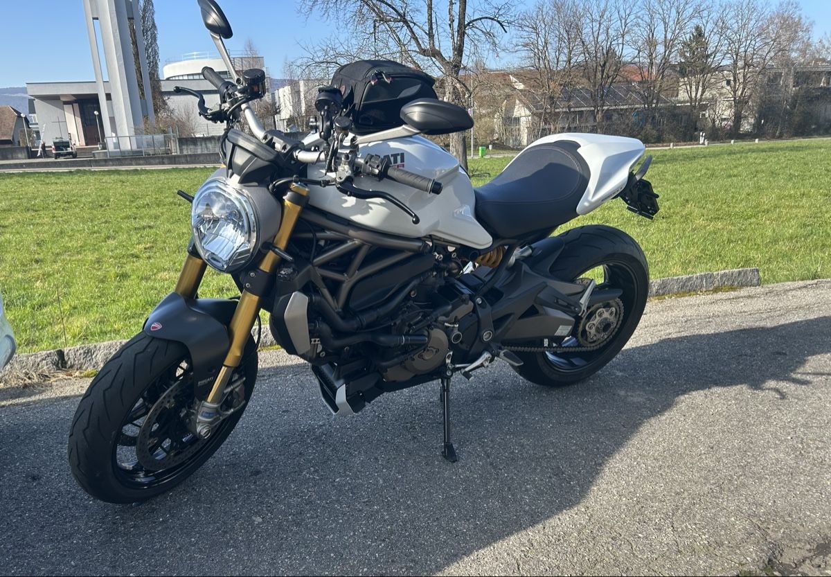 Ducati Route: DUCATI MONSTER 1200 S – D'occasion à Däniken SO par hasenpfote.