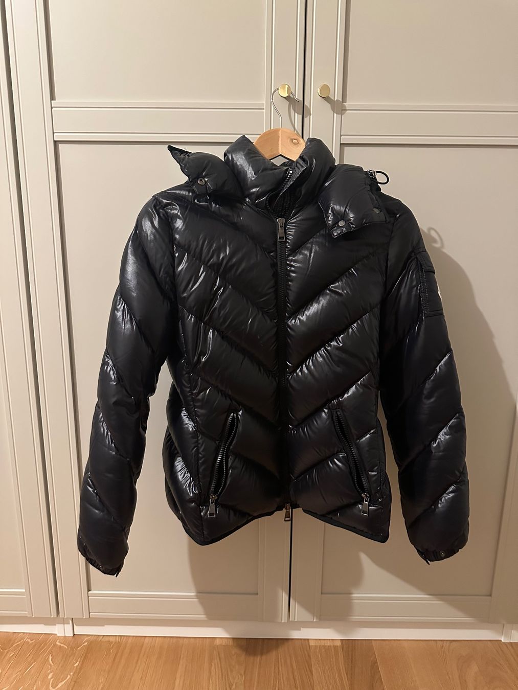 Moncler Giacche: Moncler Damenjacke – Usato da Winterthur venduto da bur_9w7t