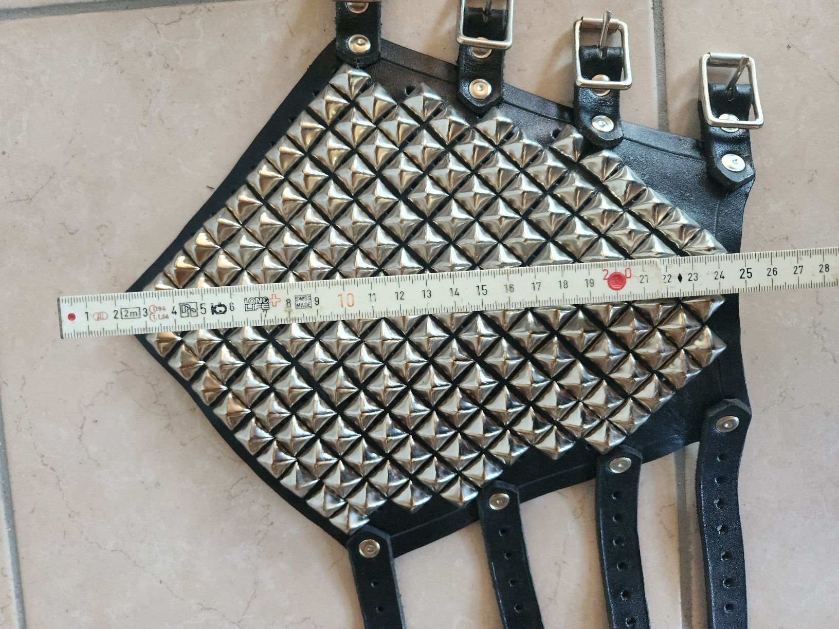 Bracciali & Braccialetti: 2x Nieten Armbänder Pyramiden Heavy Metal – Nuovo (secondo la descrizione) da Aarburg venduto da Se20 3