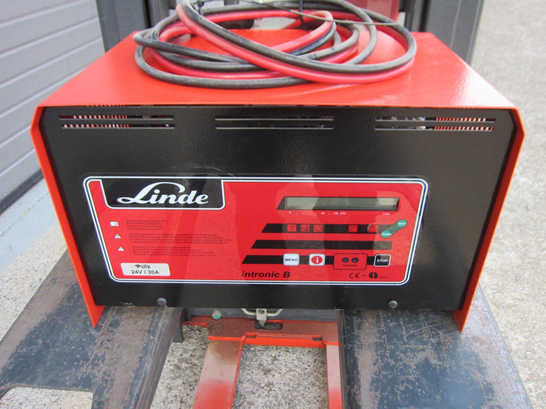 Linde Gabelstapler & Hubwagen: Ameise, Deichsel-Stapler LINDE, max. 1200kg, max 2.40m – Gebraucht aus Hämikon von Hochstapler99 9