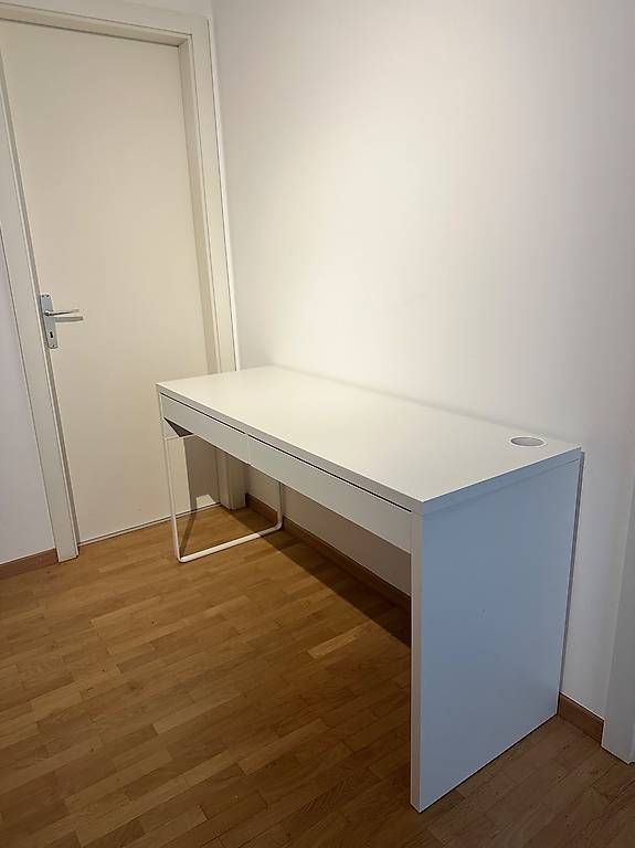 Ikea Scrivanie: Bureau Micke blanc 142x50cm – Usato da Sion venduto da alb_j9d6 2