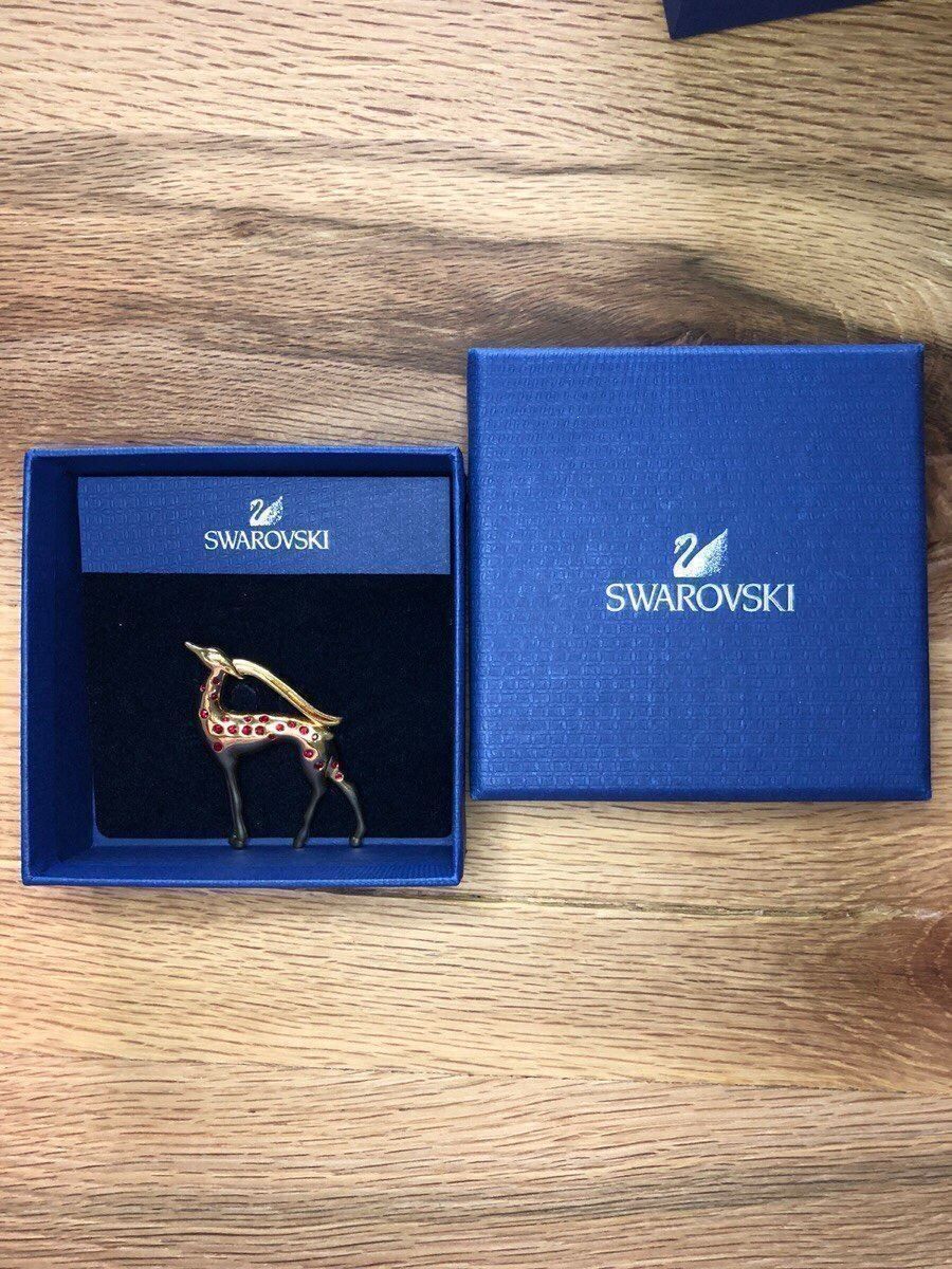 Swarovski Spille & Fermagli: Reh Swarovski Brosche NEU – Nuovo e nell'imballaggio originale da Winkel venduto da Luxtime