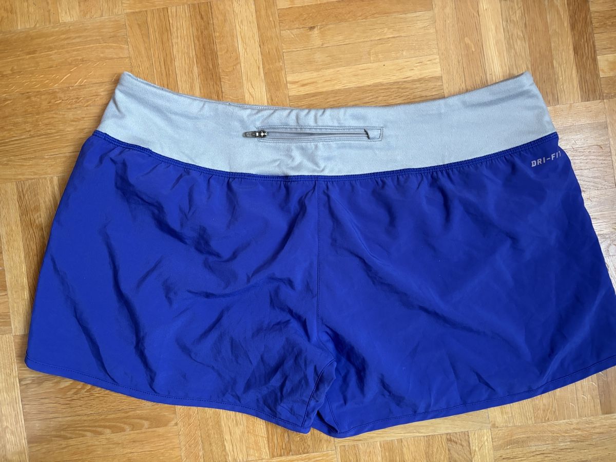 Nike Pantaloni: Nike Jogging Shorts – Usato da Zürich venduto da olgiolgi 1