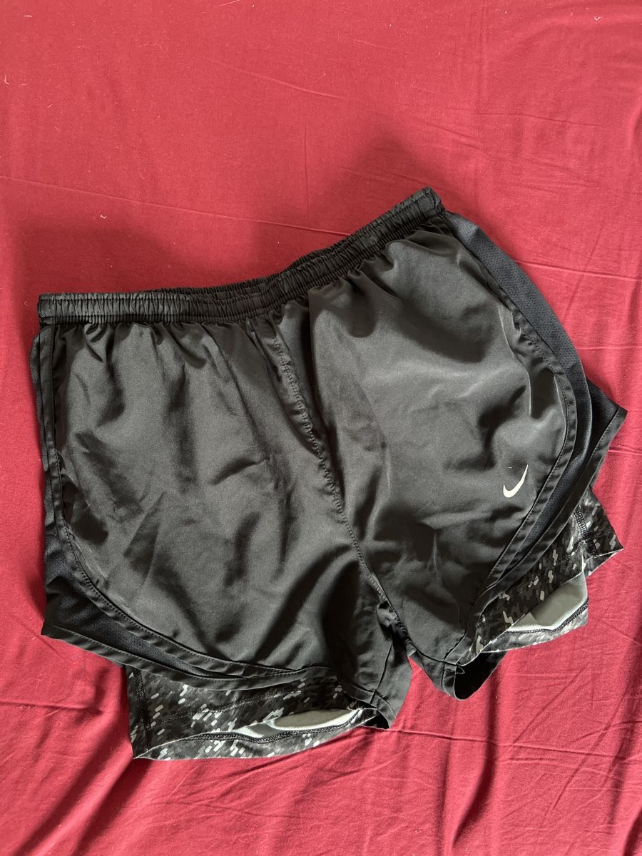 Nike Pantaloni: Nike Running Shorts - Womens Size M - Black & Patterned – Usato da Zürich venduto da Jasmin3S
