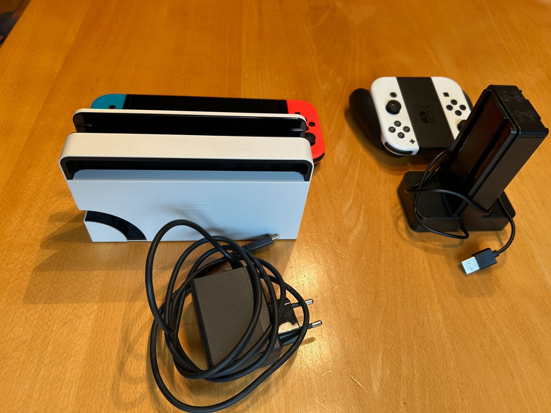 Nintendo Konsolen: Nintendo Switch | 2 Joy-Con sets | Joy-Con Ladestation – Gebraucht aus Grüt (Gossau ZH) von lor_sv5l 2