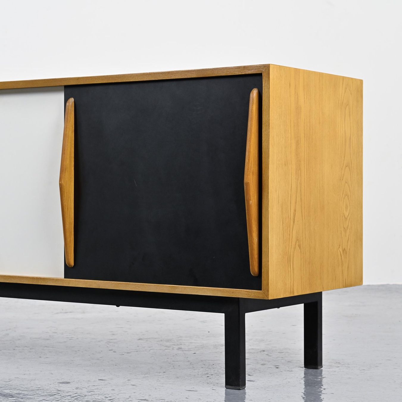 Credenze: Sideboard par Charlotte PERRIAND, édition Steph SIMON  1956 – Usato da VILLEURBANNE venduto da PATEREDELAGANDOUZE 8