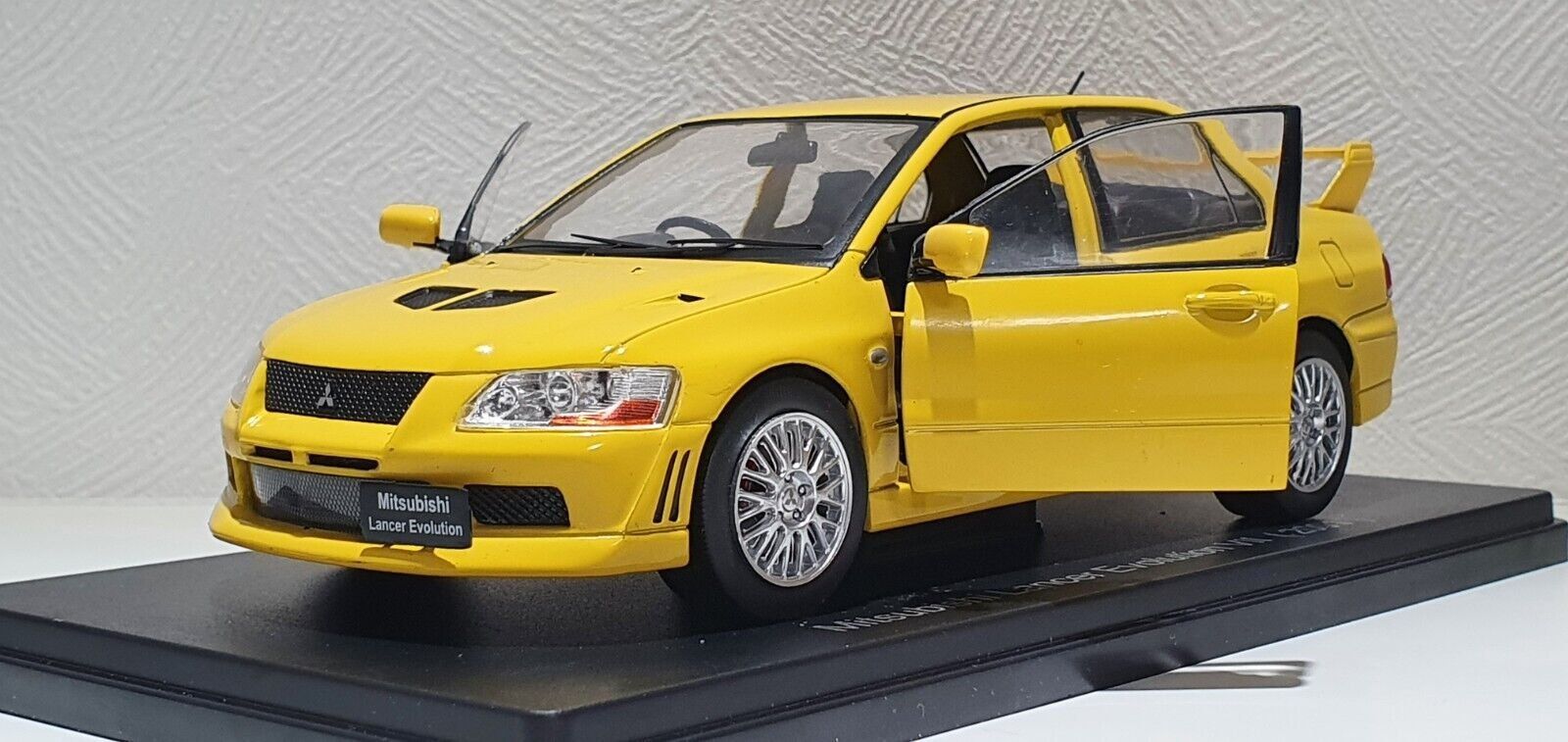 Mitsubishi Modellautos: Mitsubishi Lancer Evolution VII 2001-2004 RHD gelb      1:24 – Neu und originalverpackt aus Gerlafingen von espero88 4