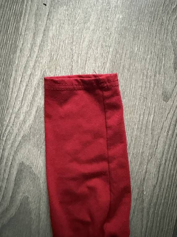 Top: Crop top rouge  – Nuovo e nell'imballaggio originale da Plan-les-ouates venduto da Jordane.S 3