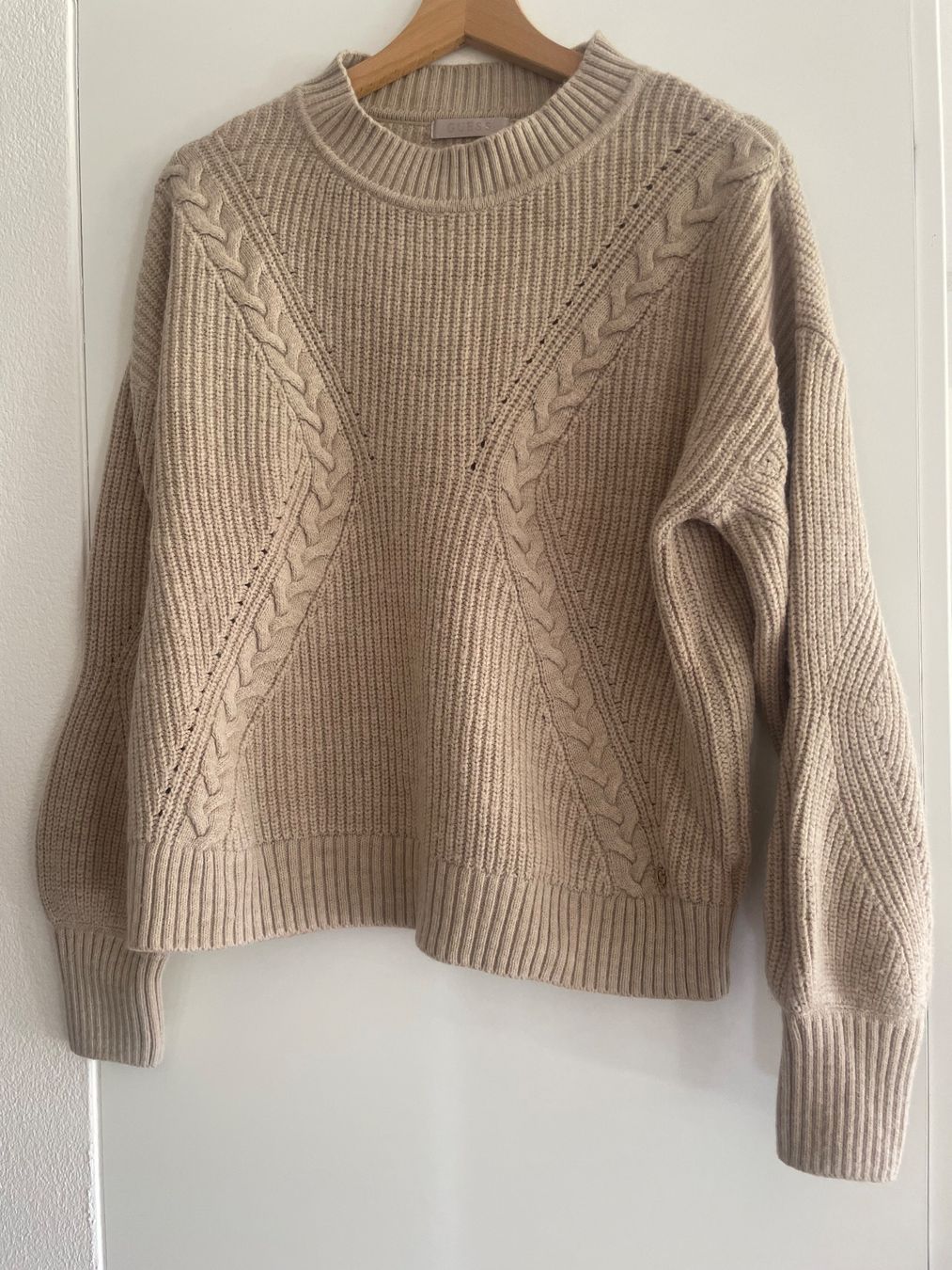 Guess Maglioni & Felpe: Schöner Pullover von GUESS – Usato da Neuwilen venduto da bobbel01