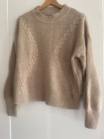 Schöner Pullover von GUESS