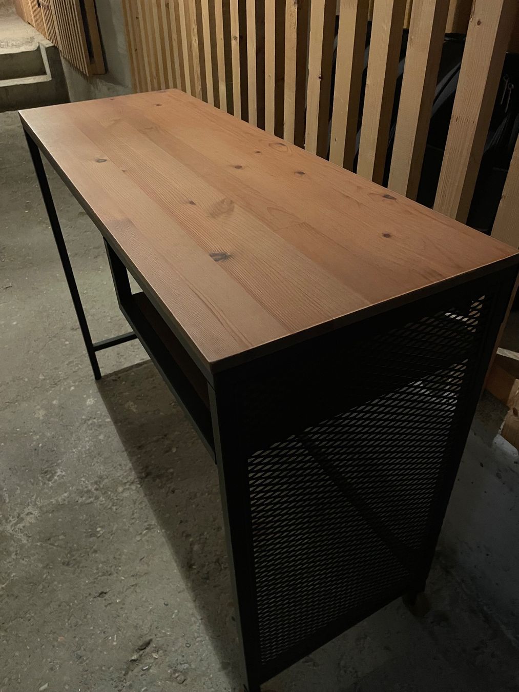 Ikea Bureaux: Laptoptisch – D'occasion à Schaffhausen par DavBev1998 1