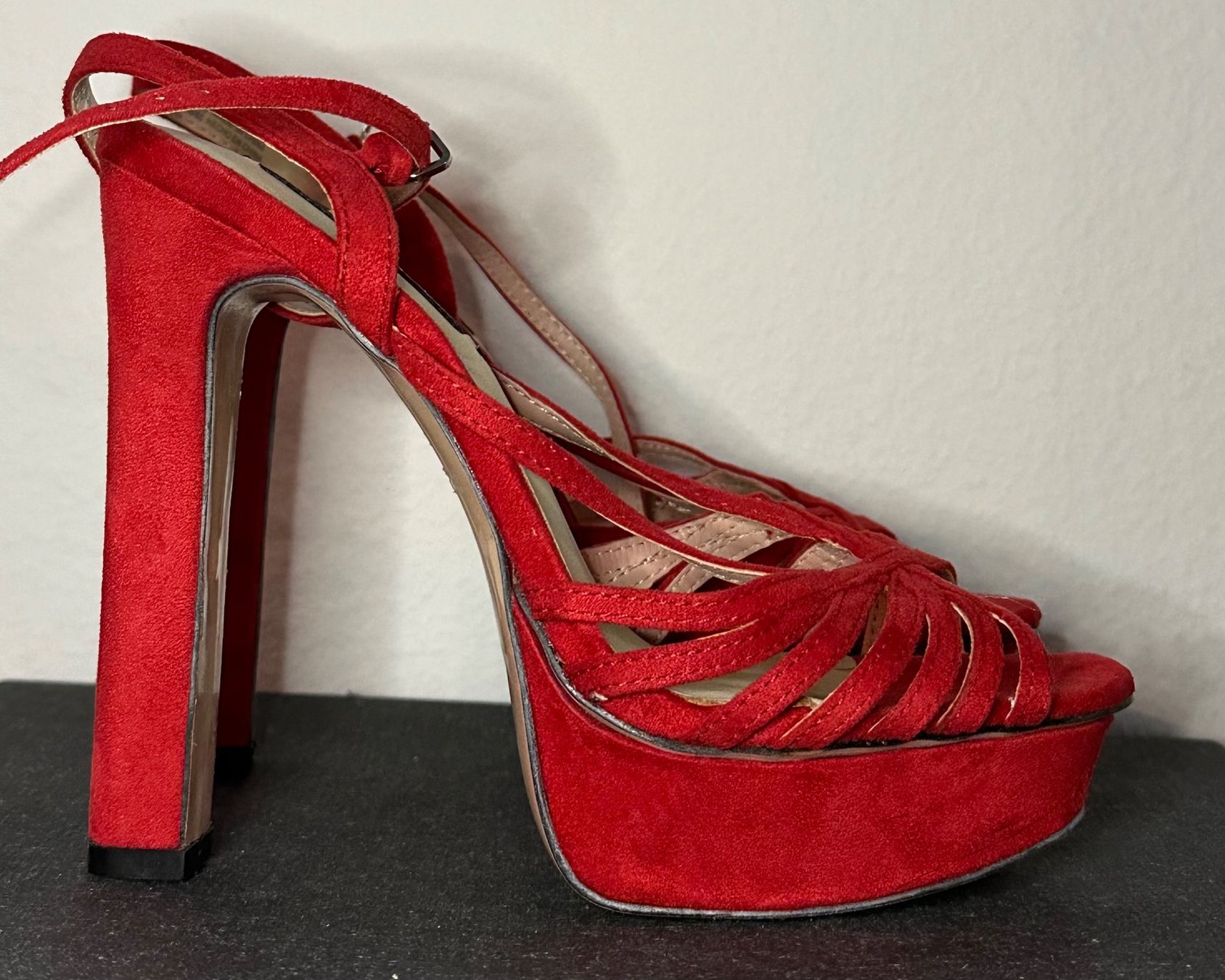 Zara Scarpe da donna: Rote Plateau High Heels Zara Gr. 37 – Usato da Lustmühle venduto da sar_7xmy