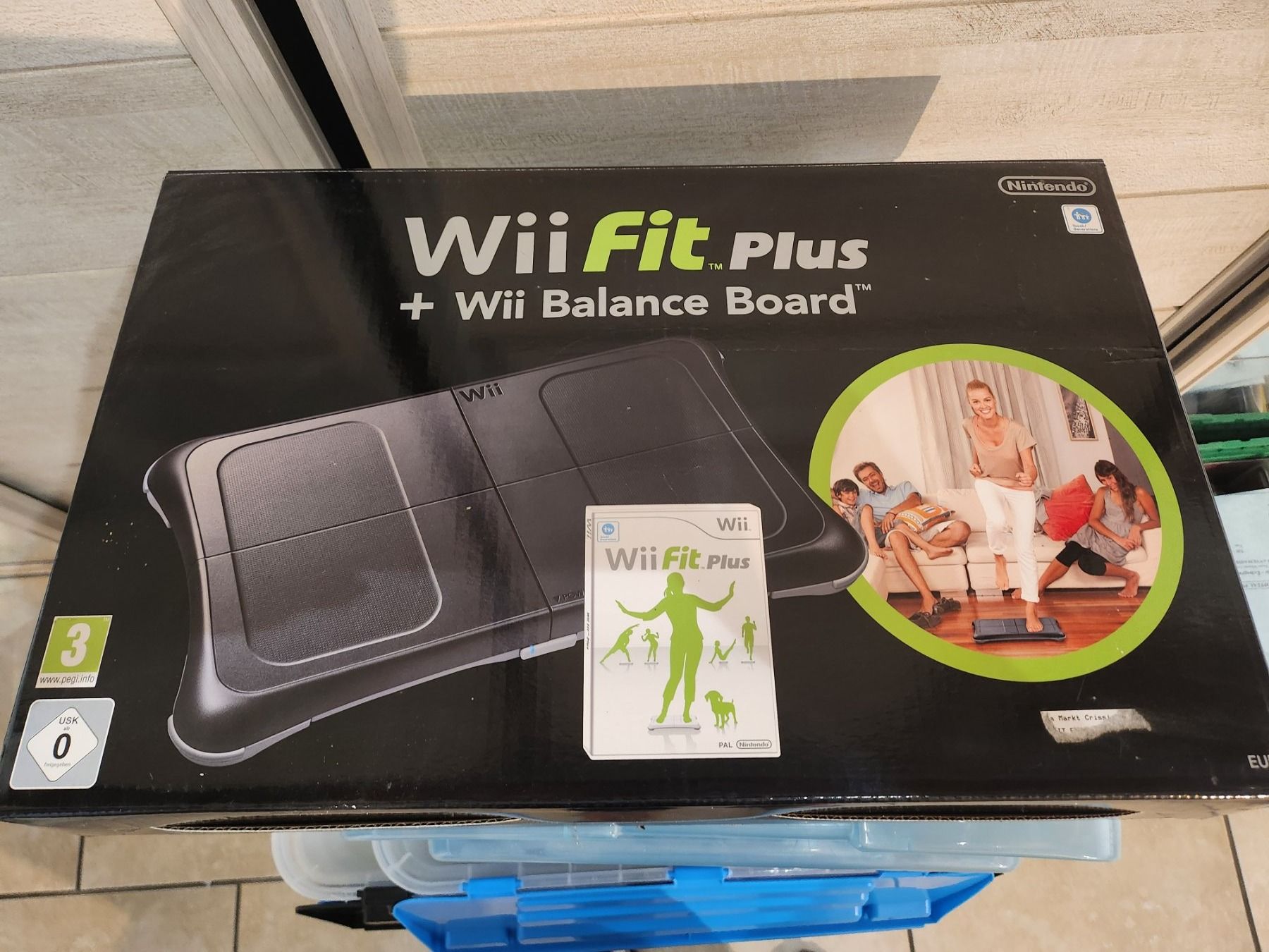 Nintendo Konsolen: Wii Fit Plus + Balance Board noire – Neu und originalverpackt aus Thônex von
