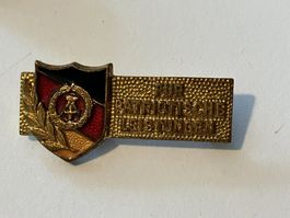 1 Anstecknadel DDR Abzeichen für patriotische Leistungen