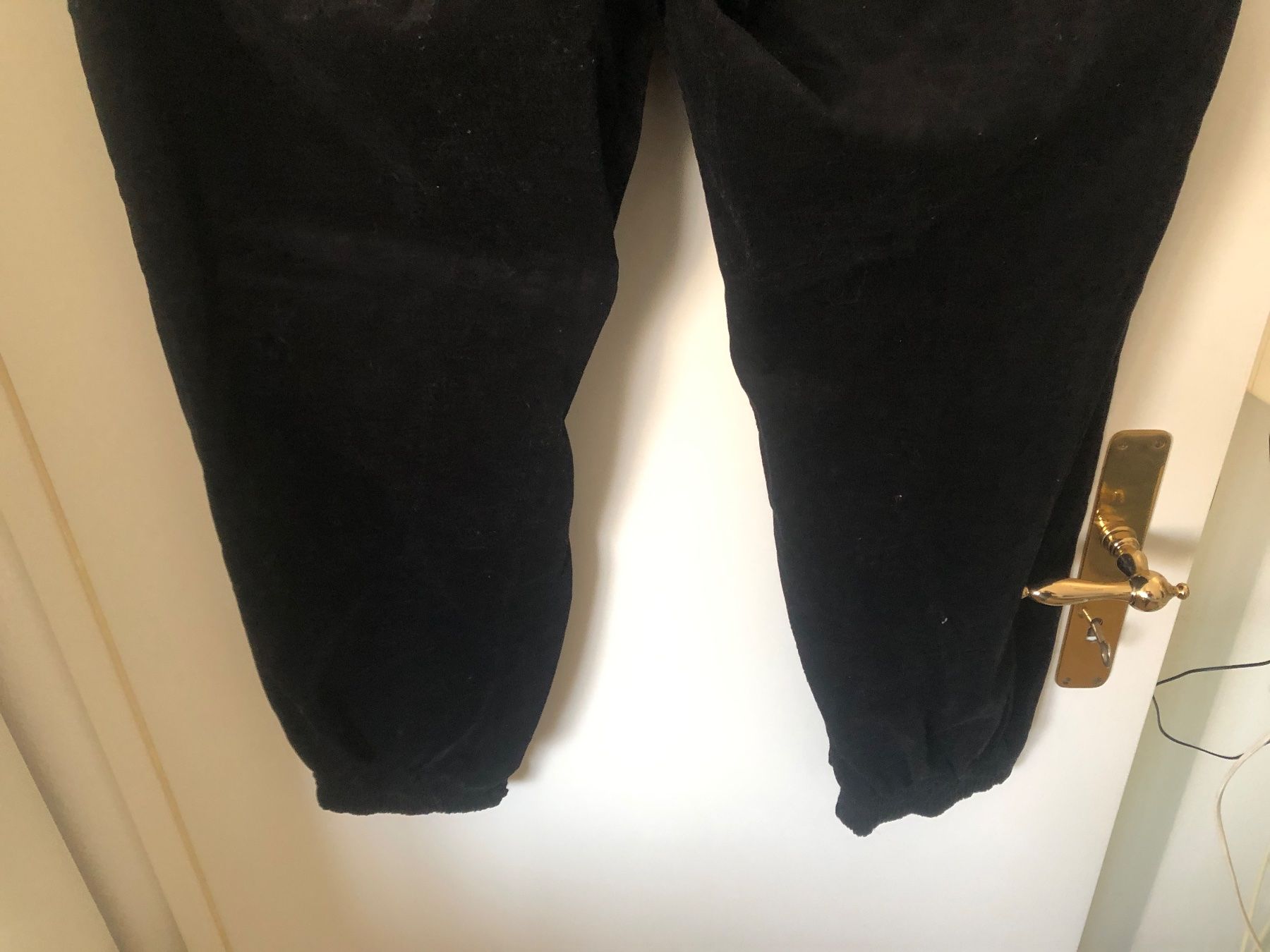 Pantaloni: Schwarze Cordhose, Grösse 46, bequem – Nuovo (secondo la descrizione) da Arlesheim venduto da leyRum4.5 2