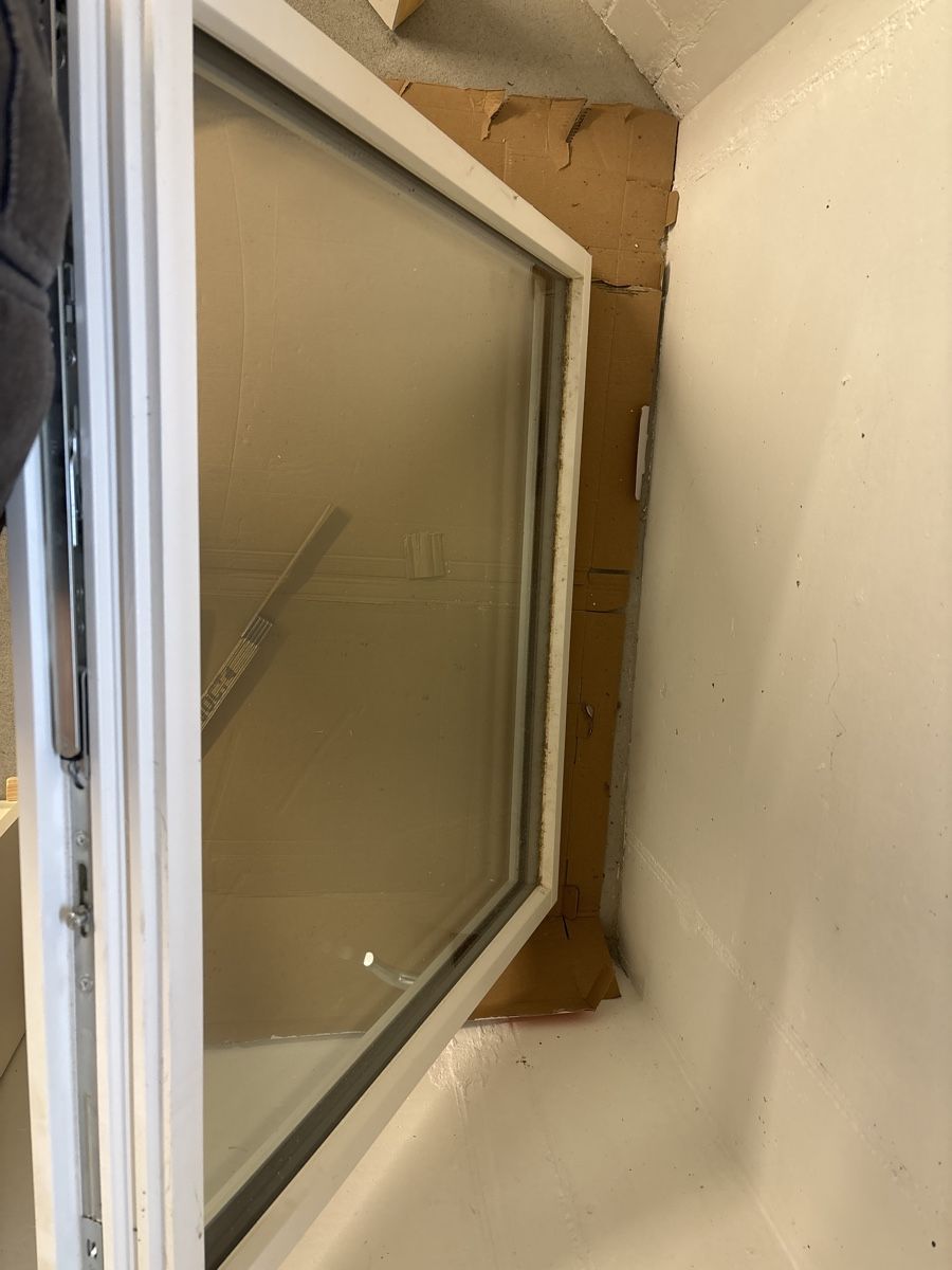Finestre: Weisses Fenster mit passendem Rahmen – Usato da Bellach venduto da florian1987 5