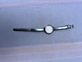Montre Timex Femme, bracelet argenté - Élégante!