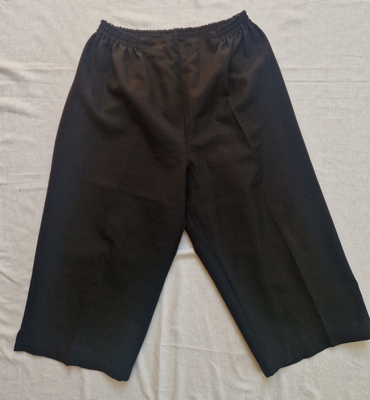 Pantaloni: Schwarze Jersey-Freizeithose mit Seitenschlitzen, Gr. XL – Usato da Muri b. Bern venduto da mlu_vgj7