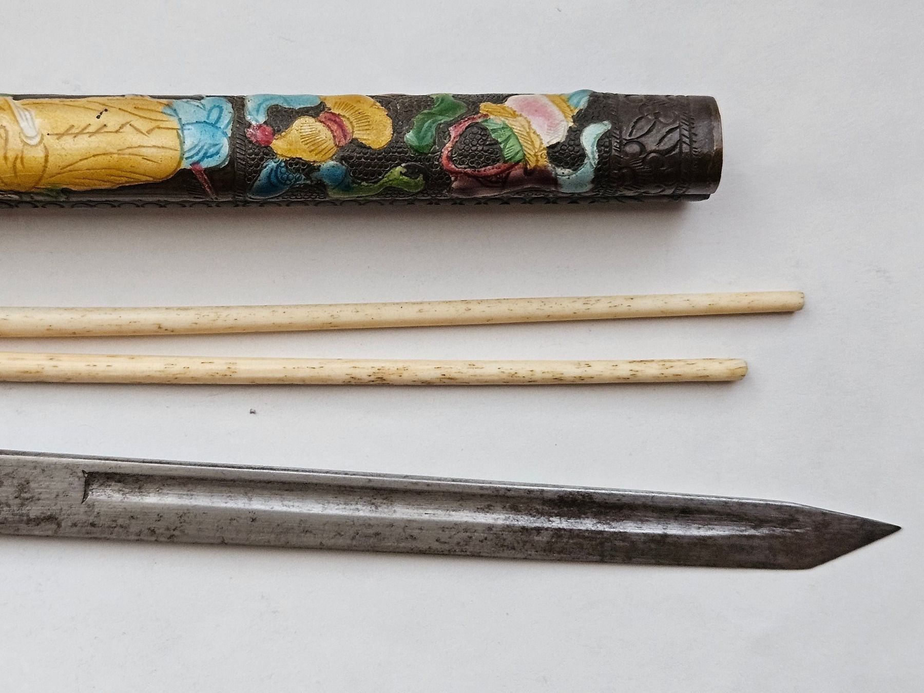 Sculture & Statue: Altes Reisebesteck aus China, Messer mit Stäbchen – Usato da Lugano venduto da Numisartes 3