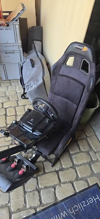 Sedie: Playseat Evolution + Logitech G25 Komplettset 499 CHF VB – Usato da Remigen venduto da gia_r6nx 3