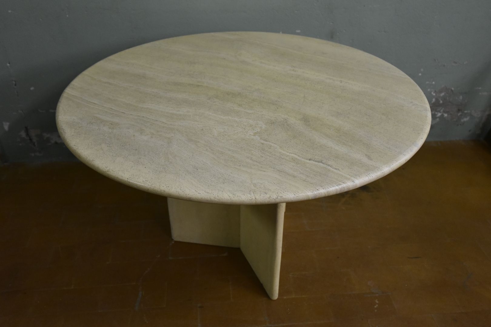Tavoli: Designer Tisch aus Travertin – Usato da Lichtensteig venduto da UsedIN 2