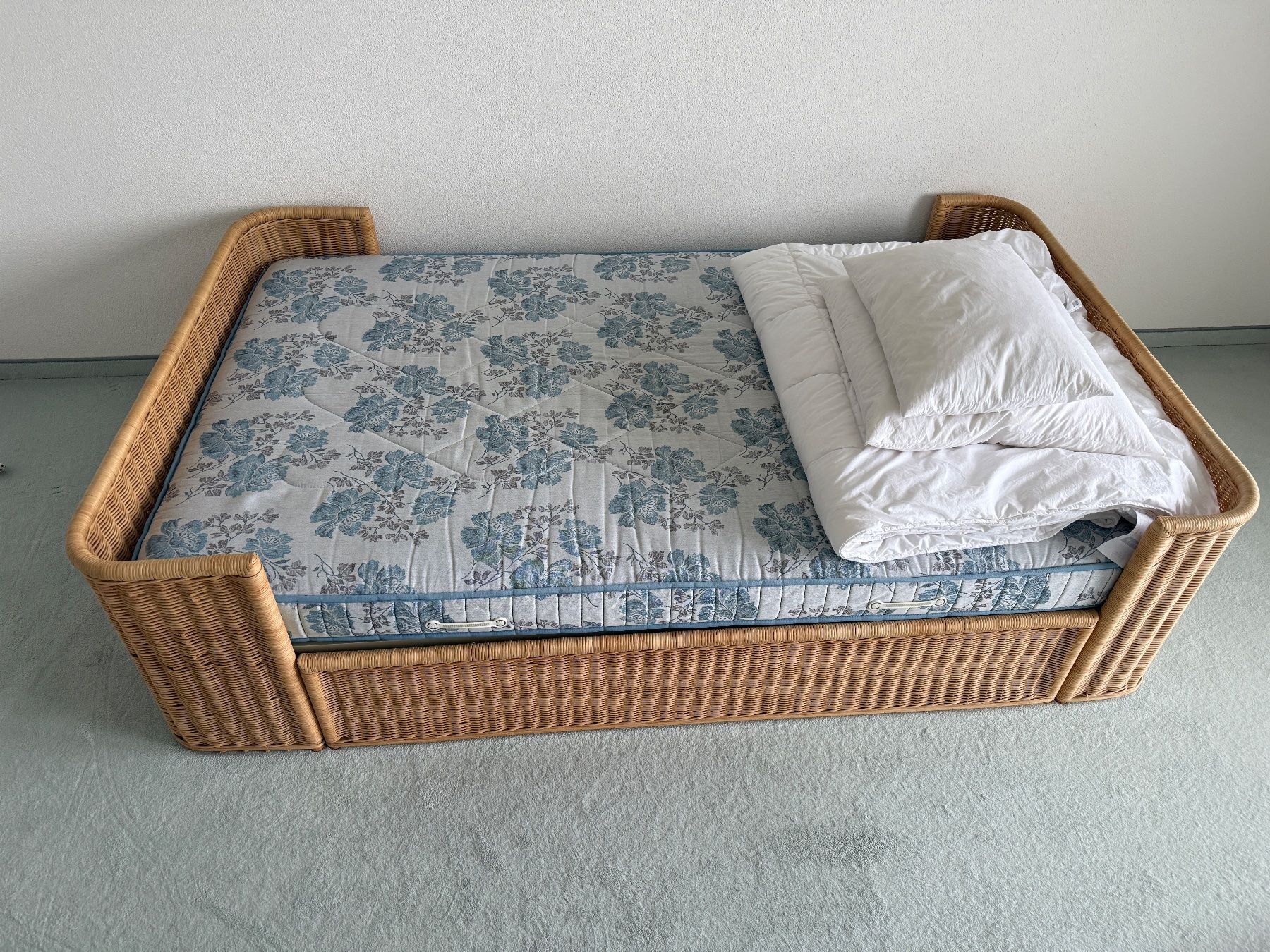 Letti: Rattan Daybed mit guter Matratze – Usato da Schindellegi venduto da Haru5