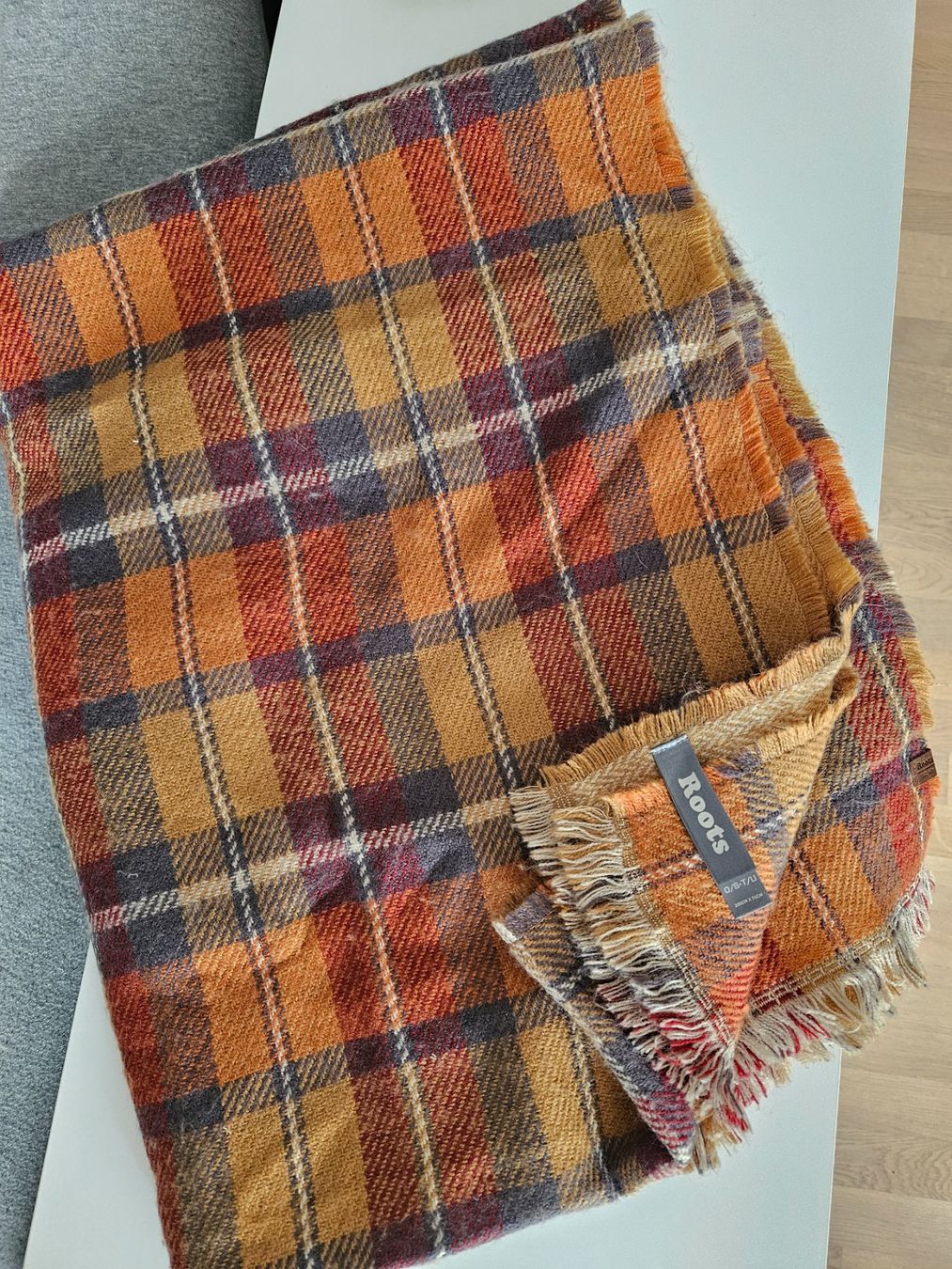 Foulard & Sciarpe: Roots Canada Schal im Herbst-Look – Usato da Würenlingen venduto da Nancy_Y