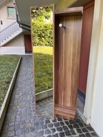 Offener Kleiderständer mit Spiegel