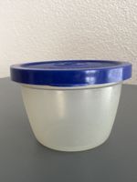 kleineTupperware Dose mit blauem Deckel, ideal für Picknick!