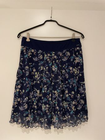 Rock mit Blumenmuster