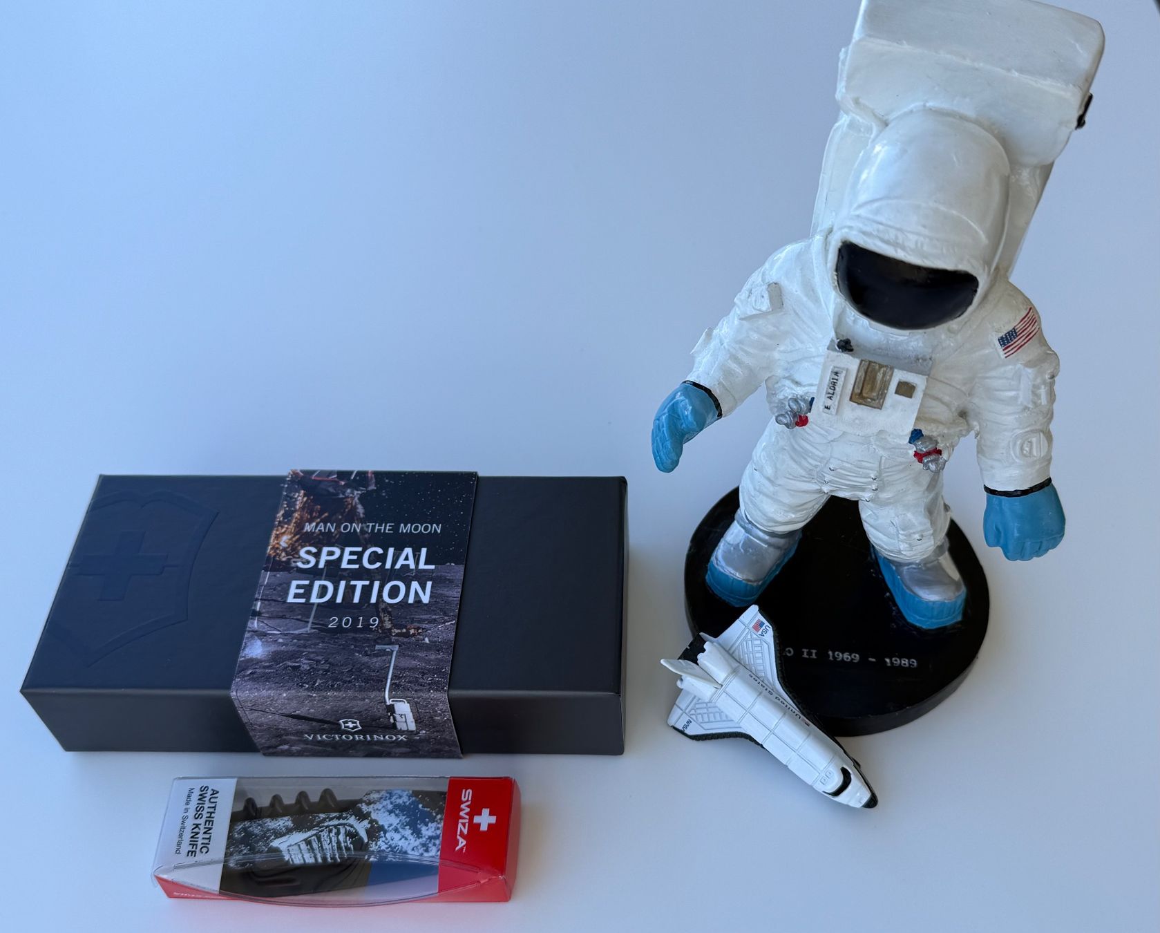 Victorinox Coltelli tascabile: Victorinox "Man on the Moon" Special Edition 2019 Set – Nuovo (secondo la descrizione) da Luzern venduto da Cabriolet 6