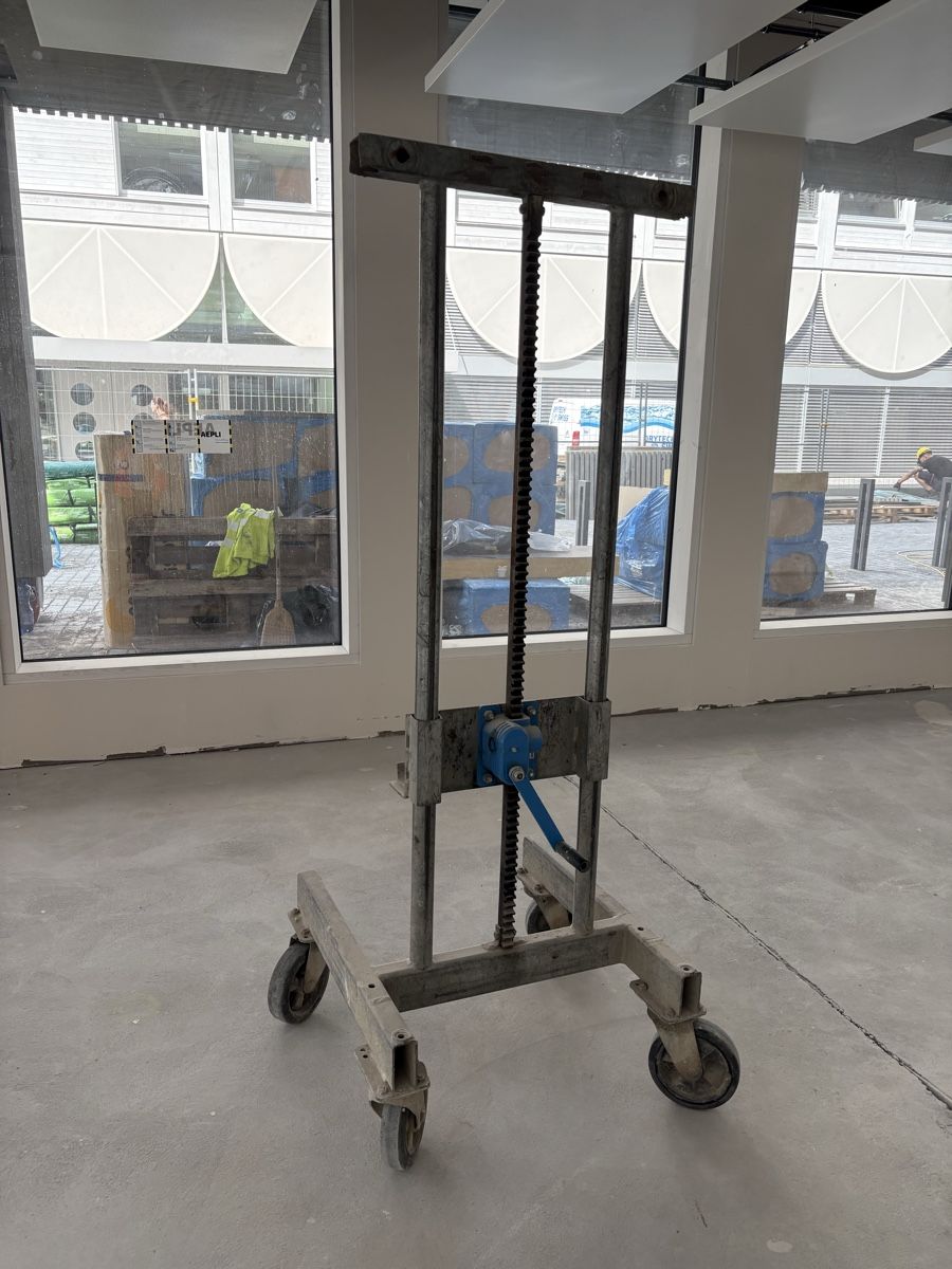 Ponts élévateurs & Crics: 2x Lift / Plattenlift / Montagelift – D'occasion à Mels par Melser8887