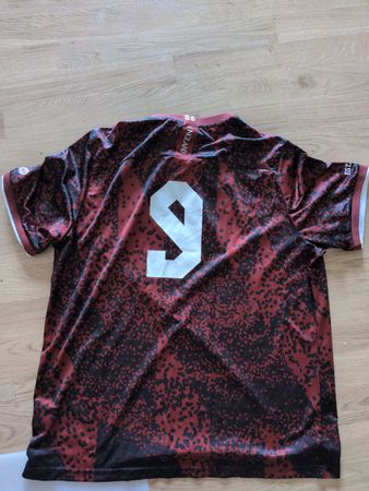 Spezial Harry Kane Trikot von Comma (Bayern München)