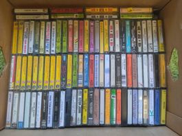 180 cassettes audio+ 13 cases dont neuves